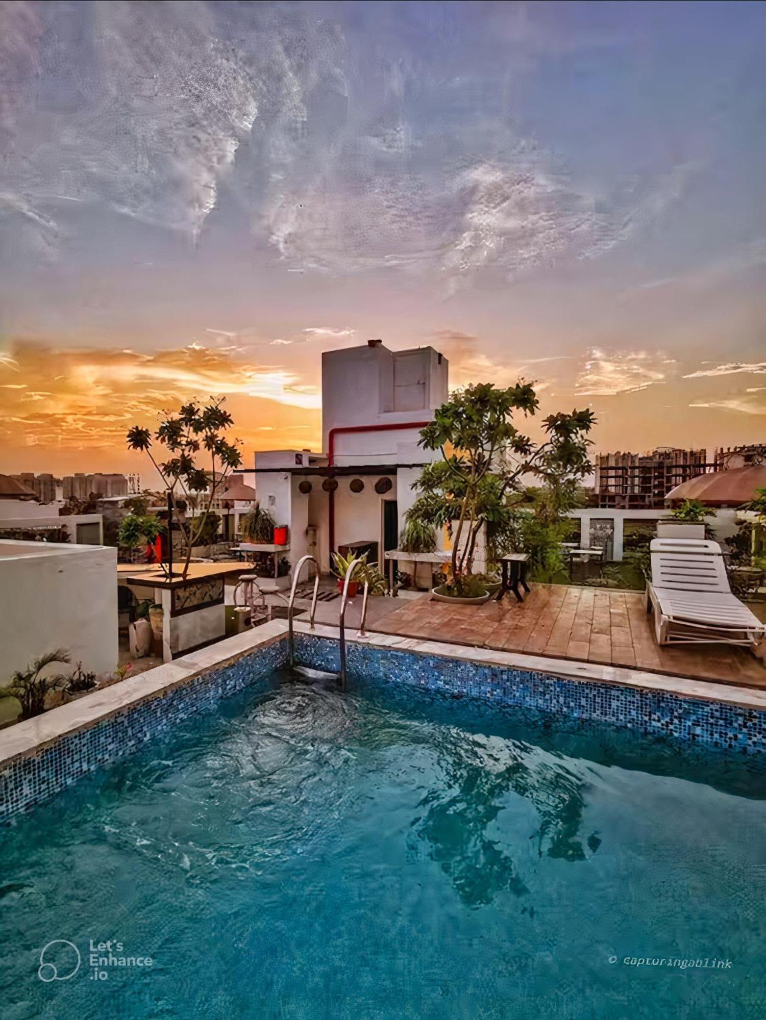 Hotel Sahibs Lighthouse - Swimming Pool Agra  Eksteriør bilde